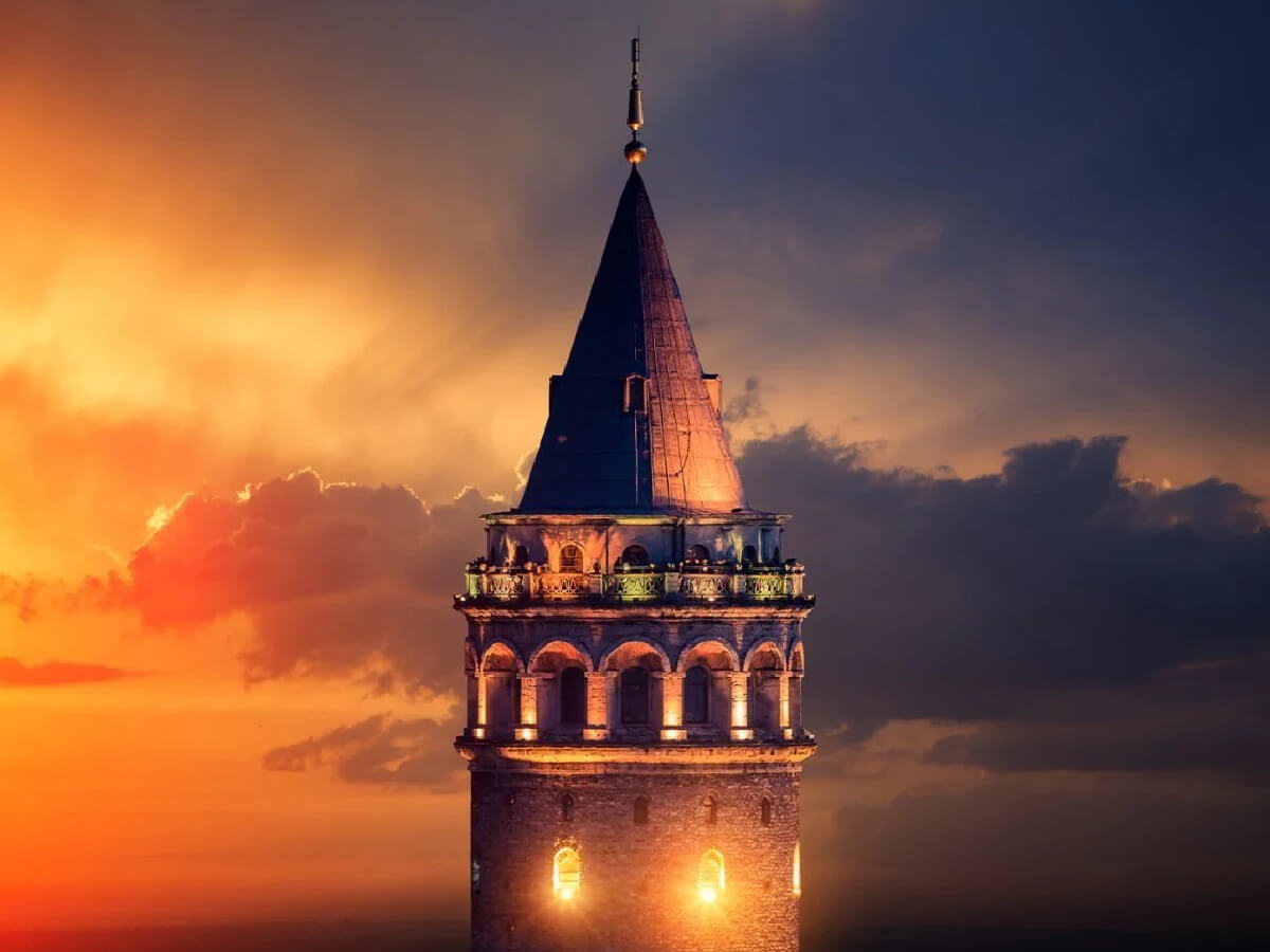 برج گالاتا استانبول در هنگام غروب خورشید