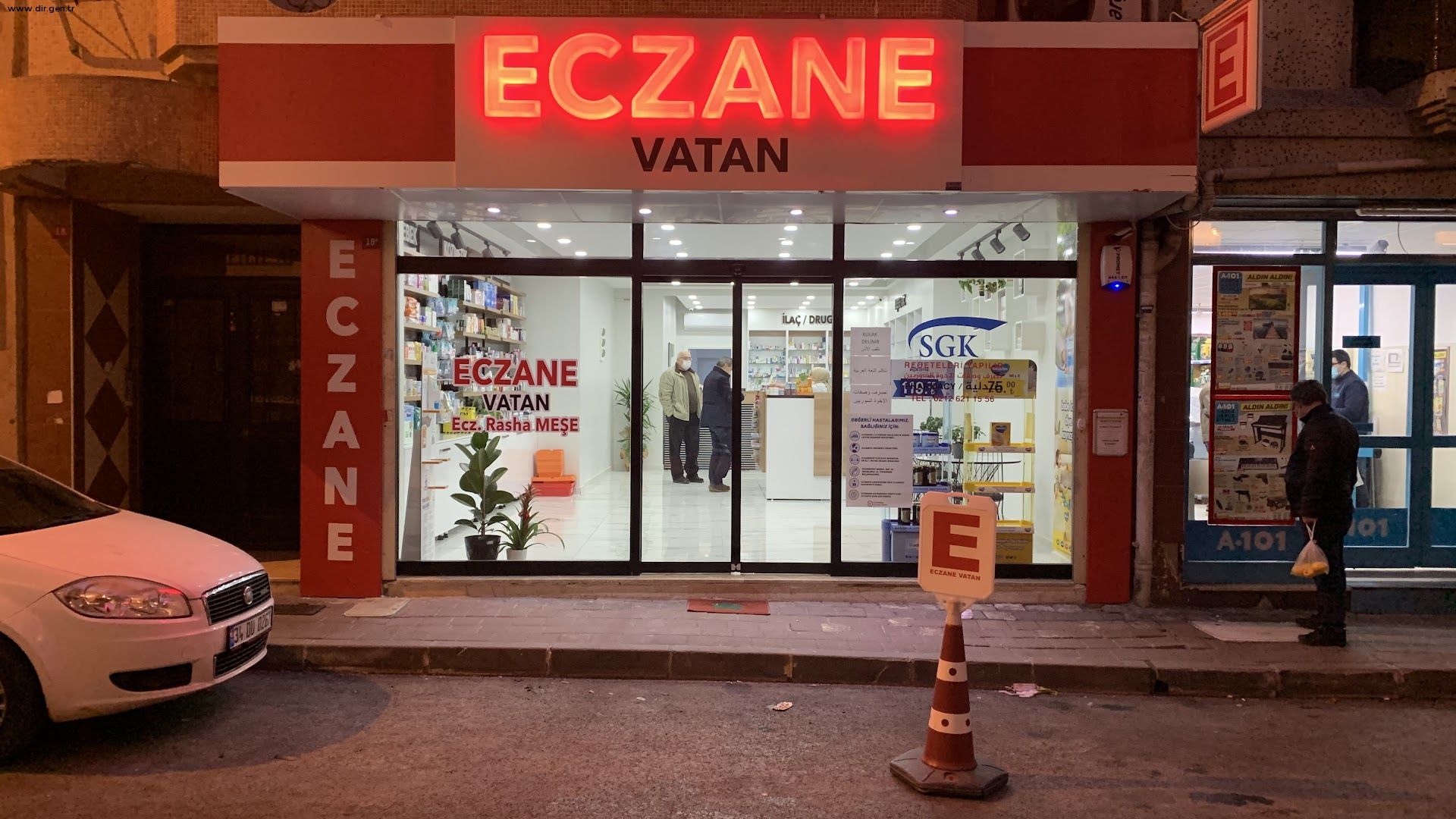 ورودی یک داروخانه در استانبول