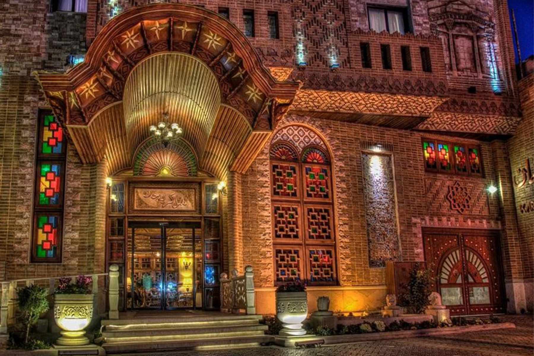 تور شیراز زمینی و هوایی در هتل کریم خان چهار ستاره