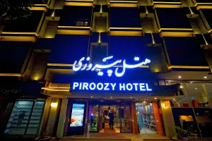 تور اصفهان هتل پیروزی