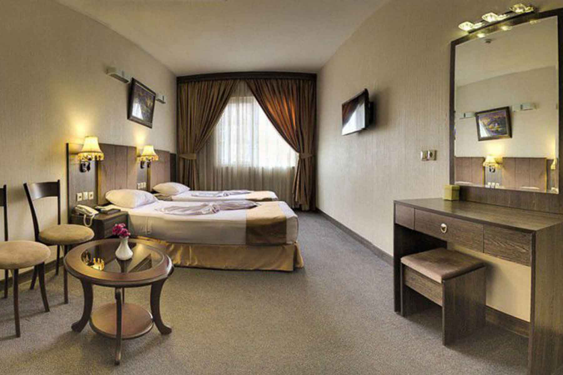 تور مشهد هتل کیانا