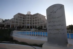 تور کیش هتل گامبرون