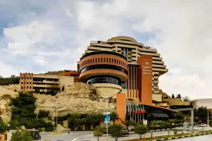 تور شیراز هتل بزرگ