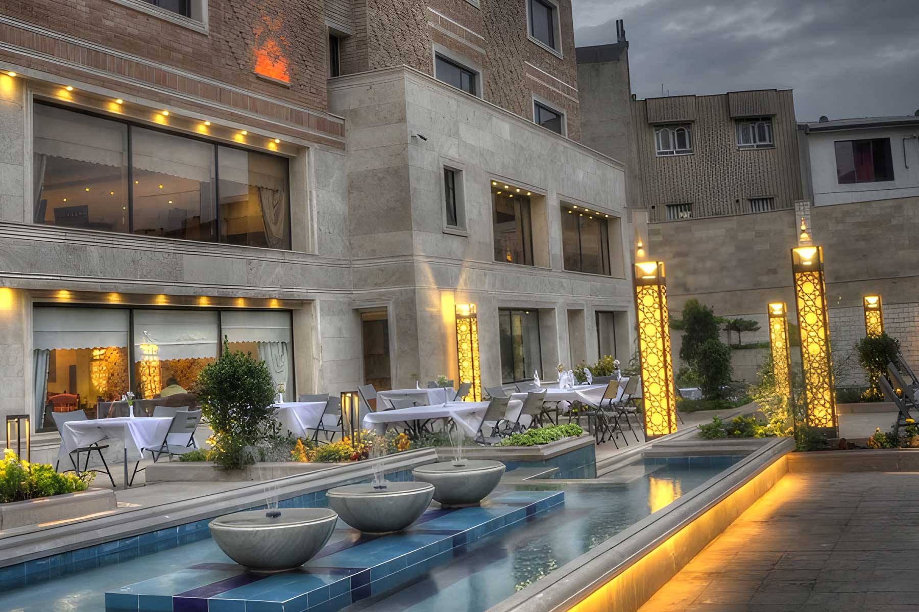 تور شیراز هتل زندیه
